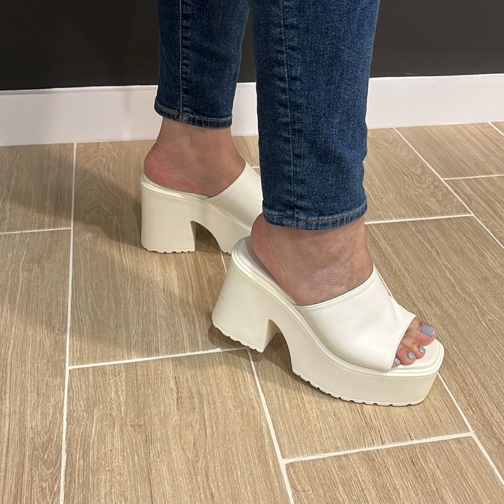 Cute chunky heels sandals